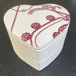 Leather Heart-Shaped White and Red Jewelry Pandora Jewelry Box